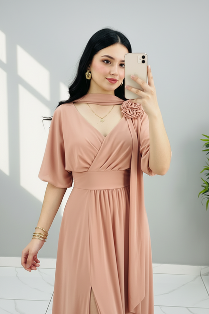 Vestido Largo Rosa Palo con Chal, Rosa 3D y Abertura Lateral cod. 399