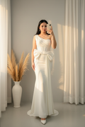 Vestido Blanco Satinado Un Hombro Lazo Frontal Sirena cod.00180