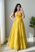 Vestido Amarillo Sol Strapless Corsé con Rosa 3D y Falda Organza Maxi cod.981