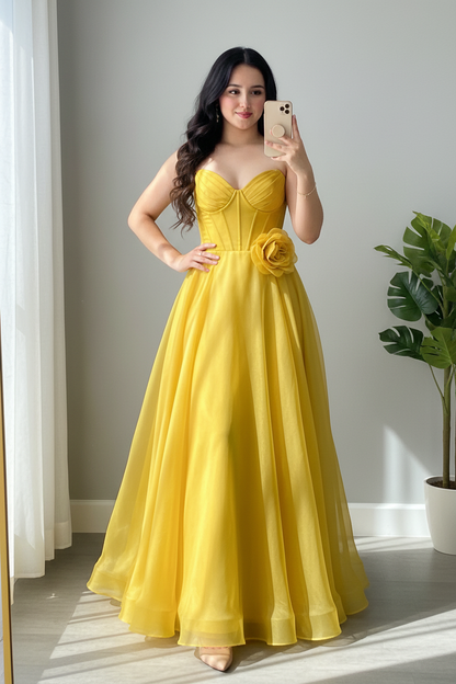 Vestido Amarillo Sol Strapless Corsé con Rosa 3D y Falda Organza Maxi cod.981