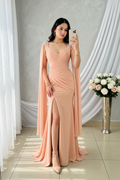 Vestido Salmón Sirena con Mangas Capa y Tirantes de Cristal cod.V509