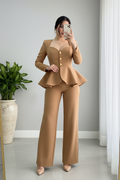 Conjunto Dos Piezas Camel — Blazer Bustier Peplum Botones Dorados & Pantalón Palazzo cod.904