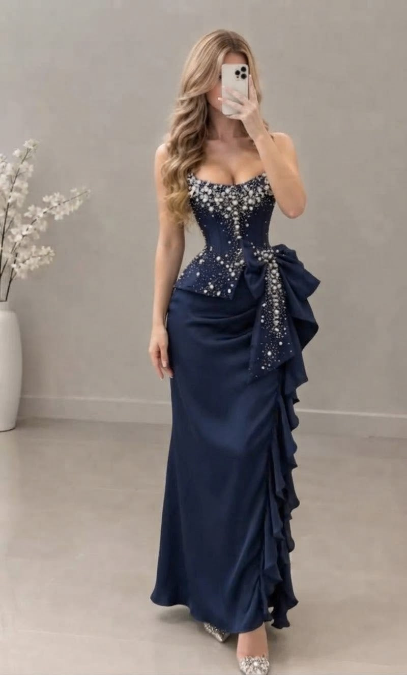 Vestido largo azul marino strapless con pedrería y lazo lateral cod. VC012