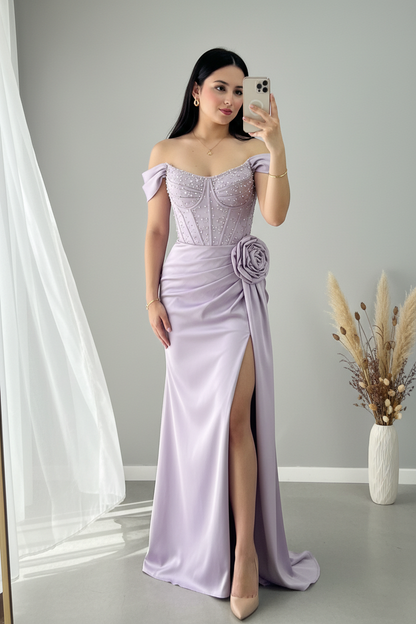 Vestido Lila Off-Shoulder con Corset de Perlas y Rosa D3 cod.V774