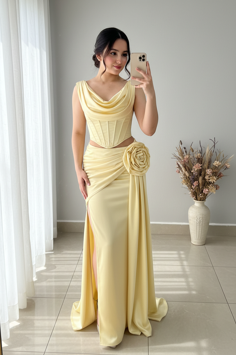 Conjunto Amarillo Pastel | Corsé con Rosa 3D y Falda Drapeada cod.C446