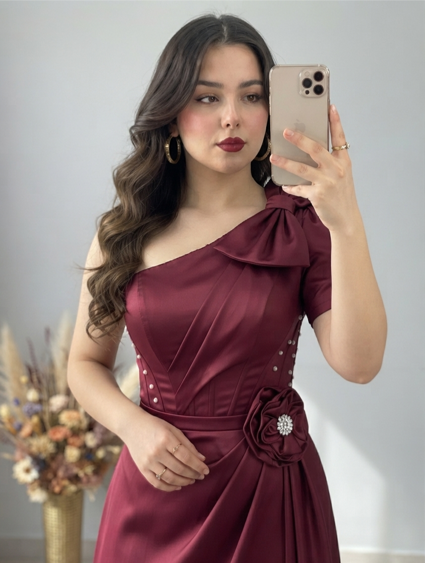 Vestido Vino Un Hombro con Lazo, Rosa 3D y Perlas