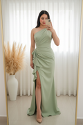 Vestido Verde Sage One-Shoulder Volantes Abertura Lateral Cierre Invisible cod.00112