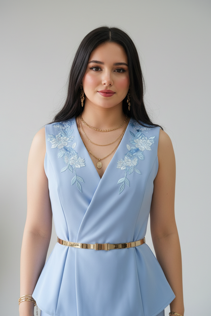 Conjunto Elegante Azul Celeste: con Bordado Floral + Falda Sirena - Sofisticado cod.342