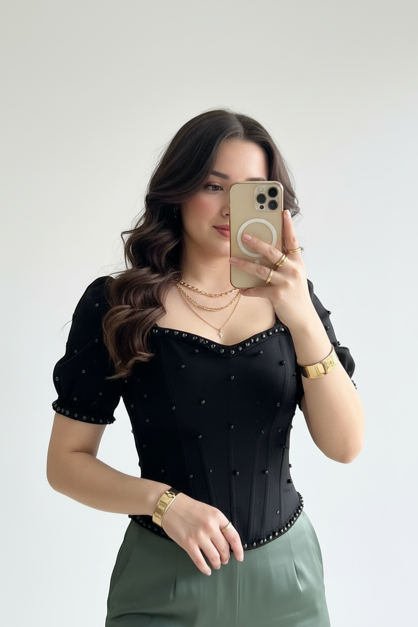 Conjunto Elegante: Top Negro con Tachuelas + Pantalón Verde Salvia Pierna Ancha - Sofisticado cod.337