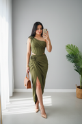 Conjunto Verde Oliva Top Un Hombro Corset Rosa 3D y Falda Drapeada Midi cod.760