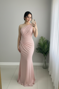 Vestido Sirena Rosa Blush Brillante Un Hombro con Drapeado Diagonal cod.C250