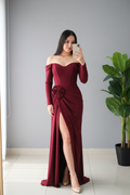 Vestido Vino Off-Shoulder Rose 3D con Drapeado y Abertura cod.624