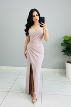 Vestido Formal Blush Rosa Palo Escote V con Drapeado Diagonal y Abertura Frontal cod.559