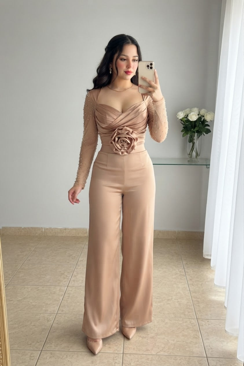 Enterizo nude bustier cruzado con rosa 3D y mangas de perlas cod. E0014