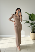 Vestido Elegante Taupe con Moño de Perlas - Manga Larga Drapeado Sirena Largo cod.359