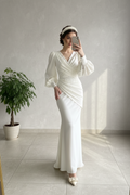 Vestido Blanco Largo Escote V Cruzado Manga Puff con Perlas y Sirena cod.480