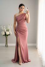Vestido Largo Rosa Palo Malva Un Hombro Drapeado Sirena con Perlas y Abertura Lateral cod.V989