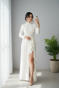 Vestido Blanco Marfil Cuello Alto Perlas Manga Larga Abertura Ruffle cod.828