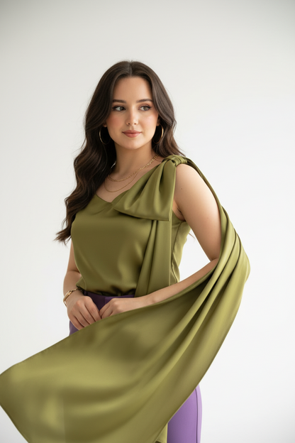 Blusa Elegante Verde Oliva con Moño en Hombro - Sofisticada y Versátil cod.330