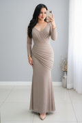 Vestido champagne dorado sirena manga larga drapeado lateral C.1947
