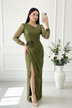 Vestido Largo Verde Oliva con Mangas de Tul con Perlas y Rosa 3D cod.V9499