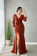 Vestido Terracota Manga Larga Sirena con Rosa D cod.967
