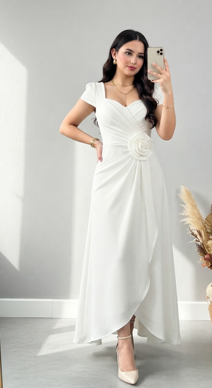 Vestido Blanco Asimétrico con Rosa 3D y Manga Pétalo cod.V811