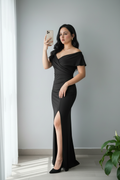 Vestido Negro Off-Shoulder Manga Corta Silueta Ajustada con Abertura cod.737