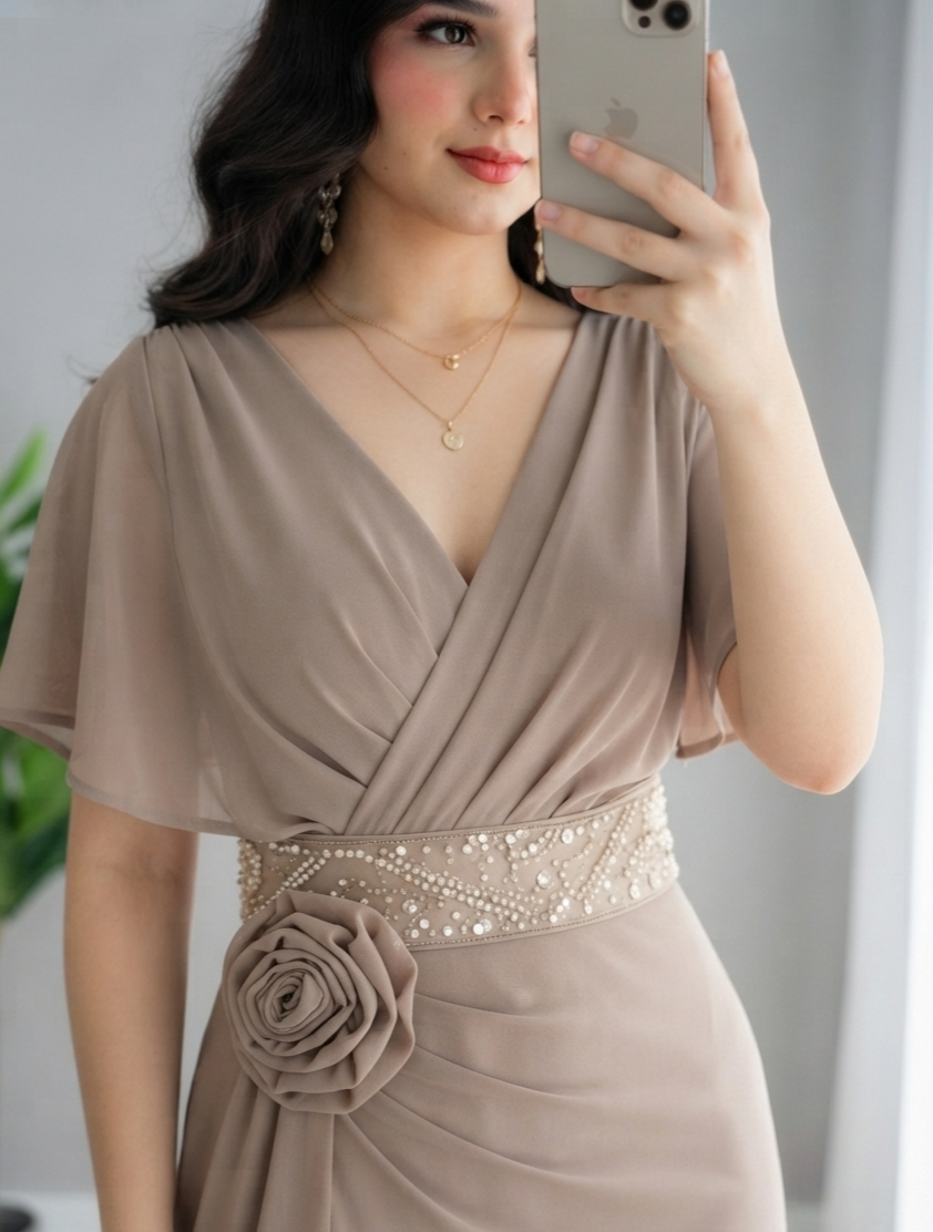Vestido Topo con Faja de Perlas, Rosa 3D y Manga Mariposa