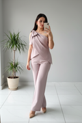 Conjunto Malva: Top Asimétrico One-Shoulder con Lazo y Pantalón Bootcut cod.391