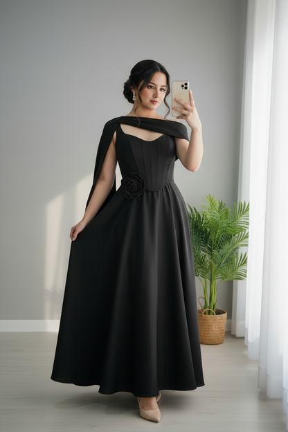 Vestido Negro Falda Amplia con Capa y Rosa D cod.716