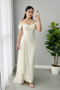 Vestido Blanco Off-Shoulder con Capa Drapeada cod.V670