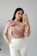 Blusa Rosa Palo con Lazo Mariposa en el Hombro y Mangas Largas cod.387