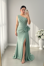 Vestido Verde Menta Un Hombro Perlas Lazo Drapeado Abertura Cola cod.V0048