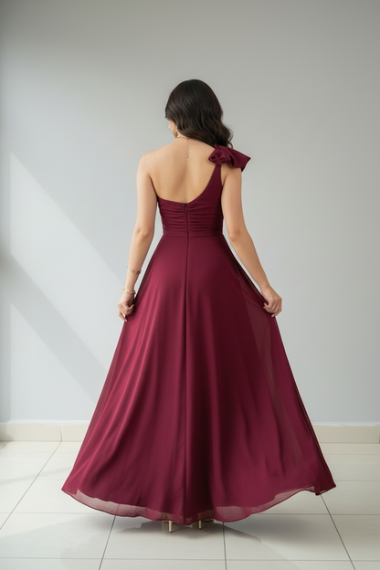 Vestido Largo Borgoña Un Hombro con Lazo y Abertura Frontal cod.423