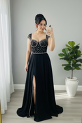 Vestido Negro con Córset de Perlas y Falda con Abertura cod.V245