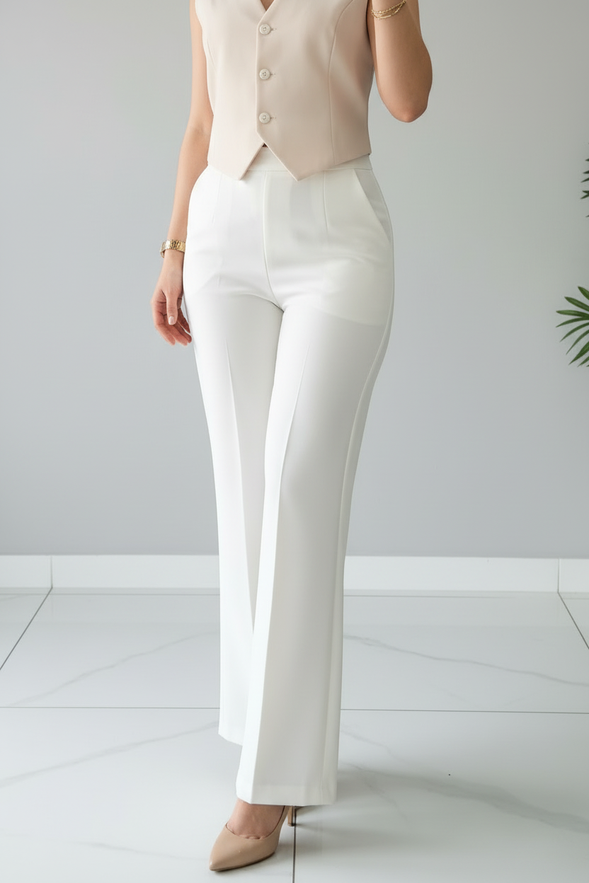 Conjunto Chaleco Beige con Rosa 3D y Pantalón Blanco Bootcut cod.392