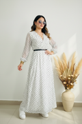 Vestido blanco con lunares negros